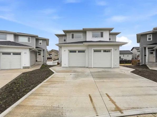 81 W Pinnacle Close, Blackfalds, AB T4M 0M3