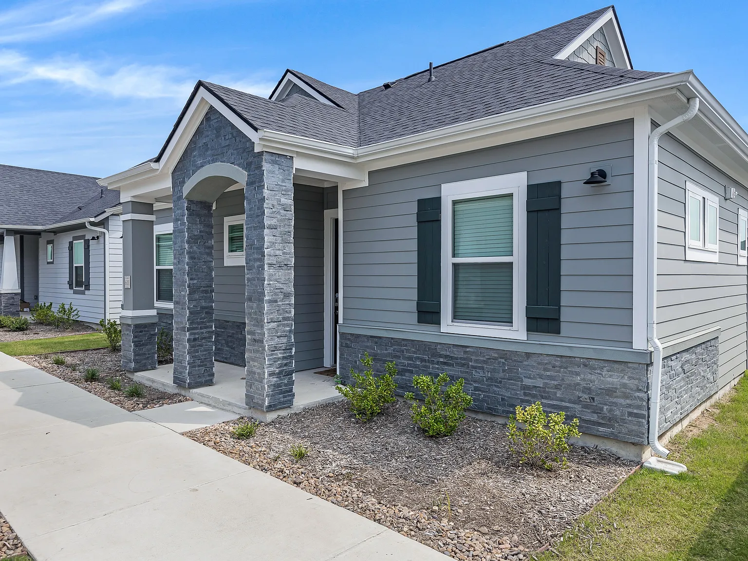 Avilla Oakridge - Houses for Rent — Photo 1