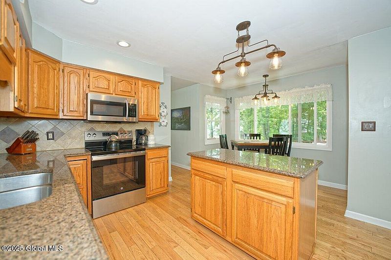 3rd image of 31 Dunwoodie Road