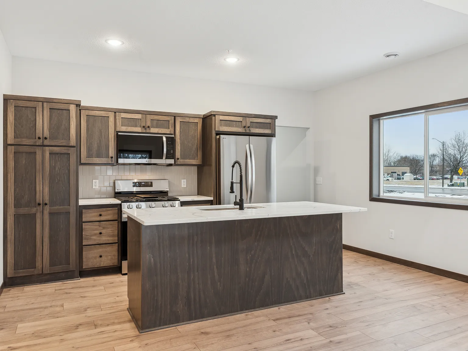 3 bed, 2.5 bath, 2108 sqft, $2,700 — Photo 3