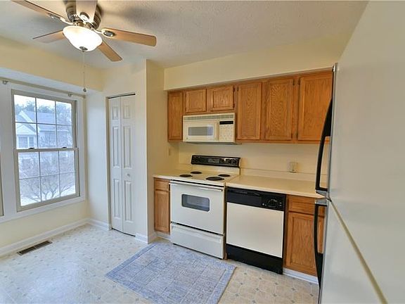 5th image of 225 Fieldbrook Dr