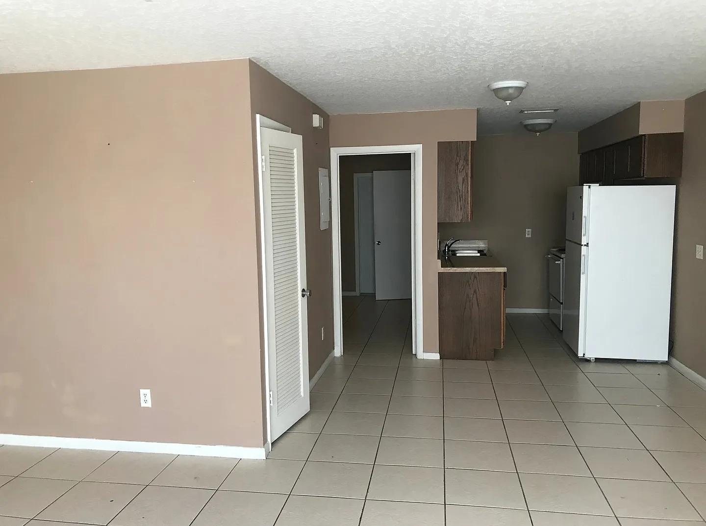 1360 Carlton Ct. — Photo 2