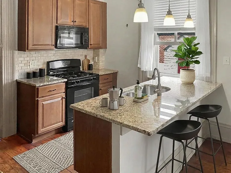 428 N Church St — Photo 1