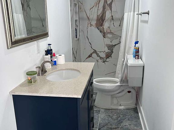 5th image of 1091 Huron St