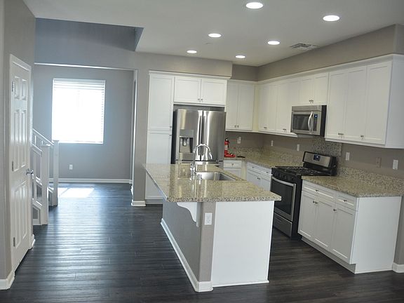 3rd image of 321 Macarthur Way