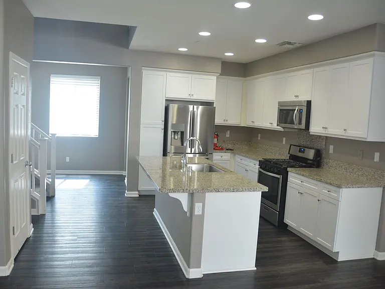 321 Macarthur Way — Photo 3