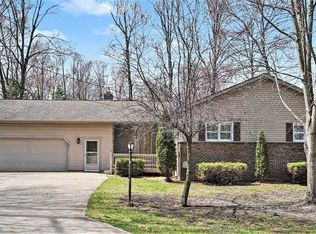 3323 N Lakeside Dr, Sanford, MI 48657