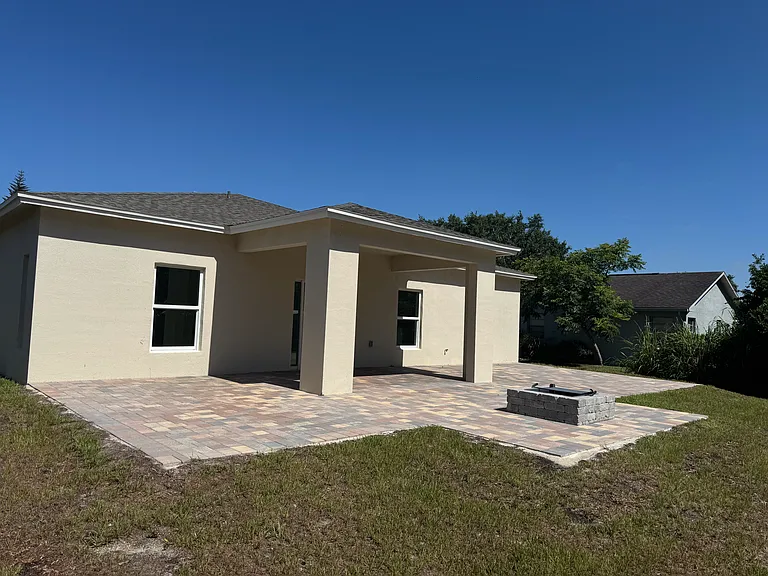 1105 Jupiter Blvd NW — Photo 1