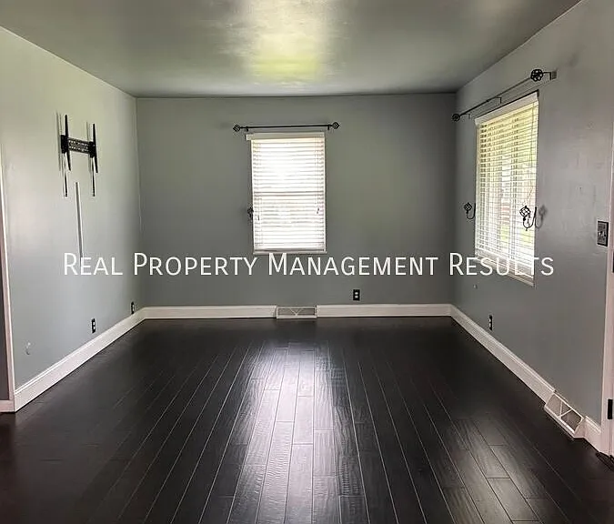 1762 Spring Ct — Photo 3