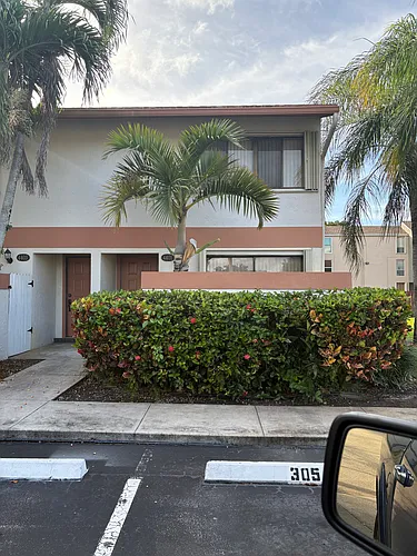 4401 SW 70th Ter Photo 1