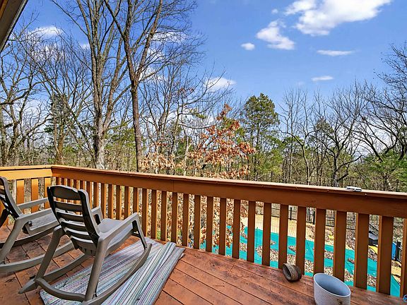 5th image of 161 Stoneway Trl