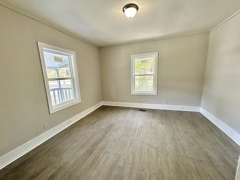 719 Washington Ave SW — Photo 4