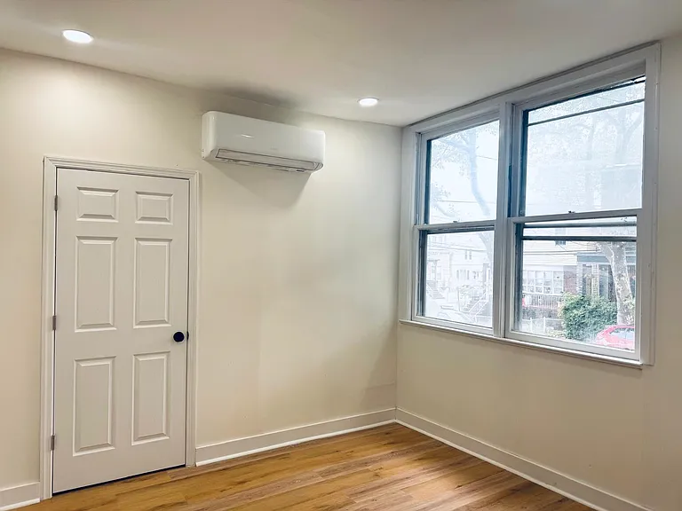 84 Waverly St #1 — Photo 2