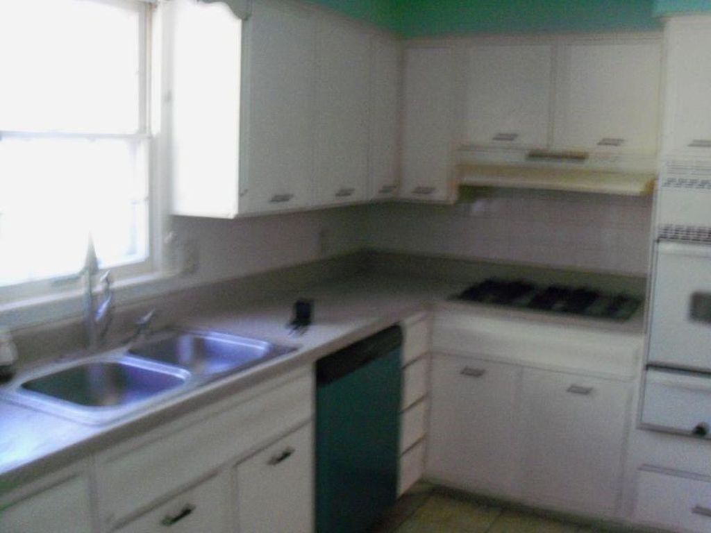 1222 Safari Dr, Saint Joseph, MO - View 2