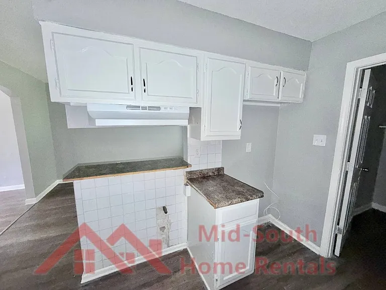 1270 Chickamauga Ave — Photo 8