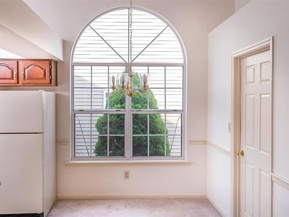 5th image of 2211 Stonewood Ln