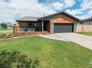 10083 Northcote Ct, Saint John, IN 46373