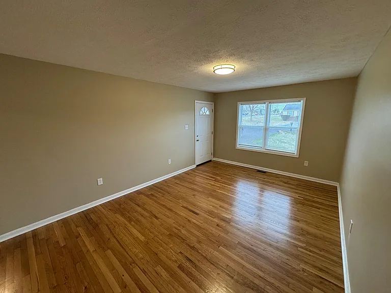127 Longstreet Ave — Photo 3