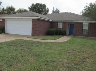 2106 Red River Dr, Bryan, TX 77802