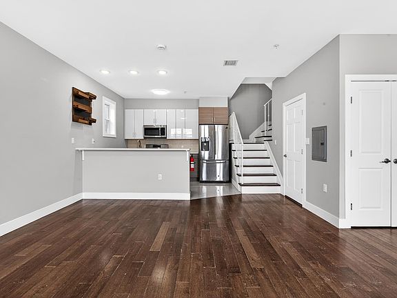 3rd image of 1432 46th St #2
