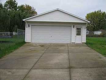 5th image of 566 Davids St