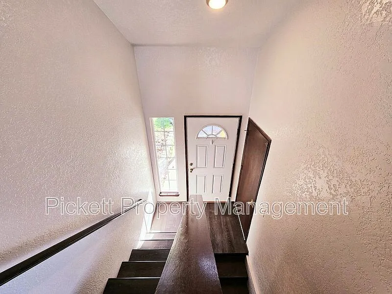 2 bed, 1.5 bath, 1156 sqft, $1,800 — Photo 4