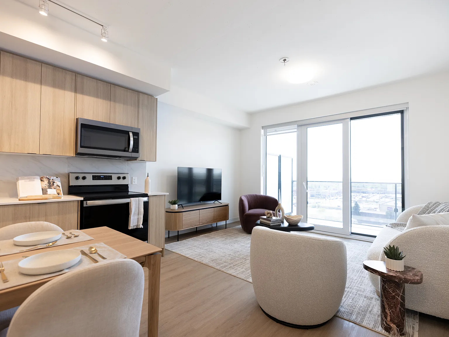 17645 Yonge Street Newmarket — Photo 1