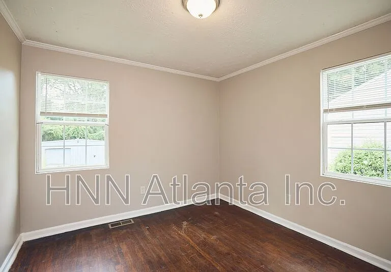 162 Hedges St SE — Photo 8
