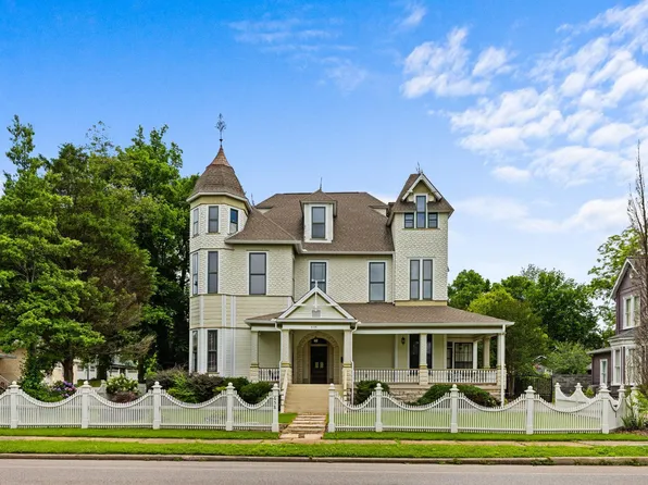 658 N Wood Ave, Florence, AL 35630