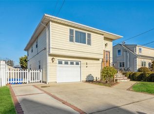 235 Farmers Ave, Lindenhurst, NY 11757