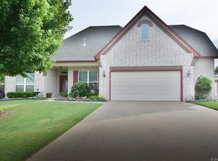 9807 N 99th Ct E, Owasso, OK 74055