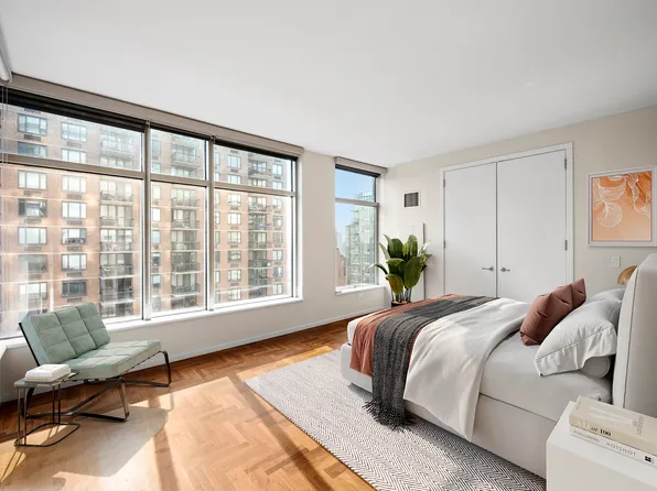 250 East 54th Street image 4 of 9