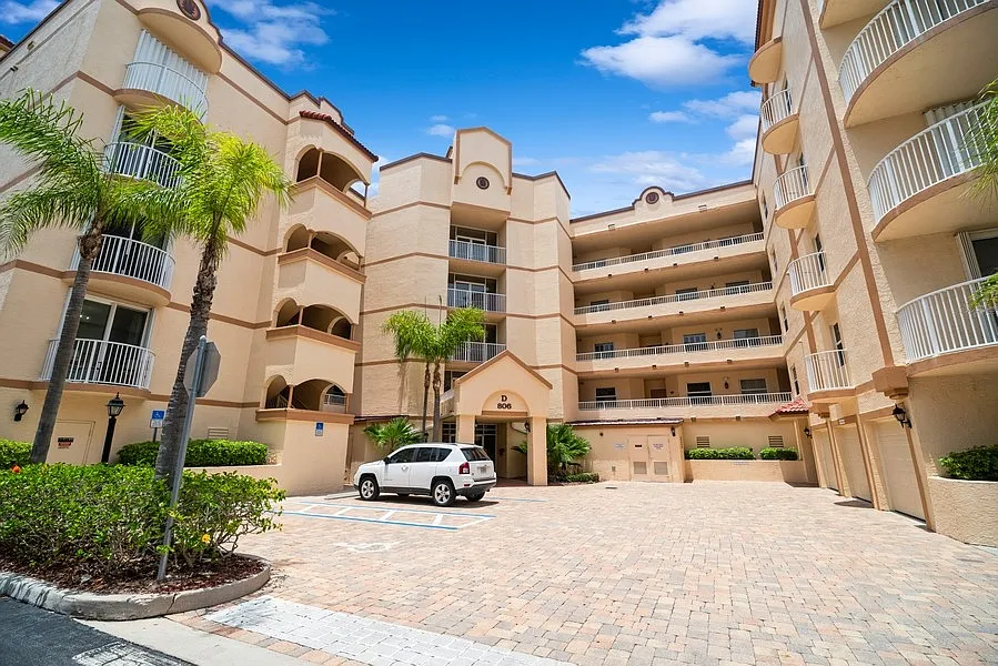 806 Mystic Dr #201