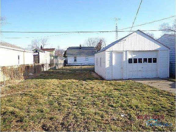 2nd image of 2106 Wychwood St