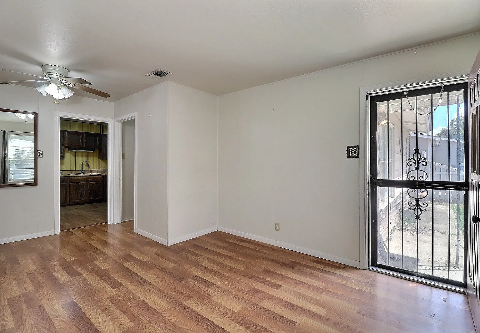 4 bed, 2.0 bath, 1680 sqft, $1,600 — Photo 4