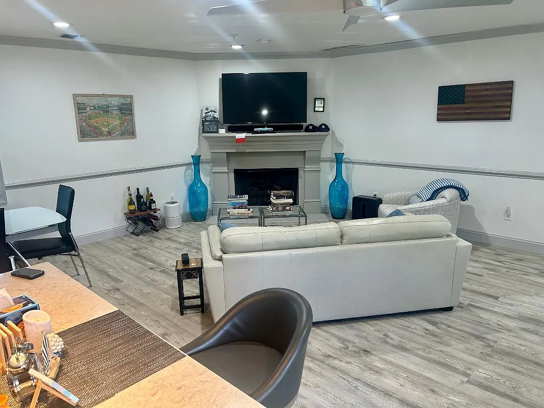 1 bed, 900 sqft, $3,100 — Photo 2