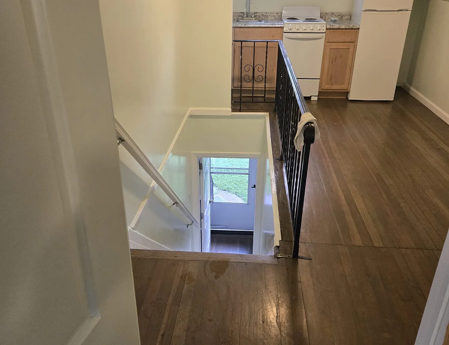 1 bed, 969 sqft, $1,950 — Photo 2