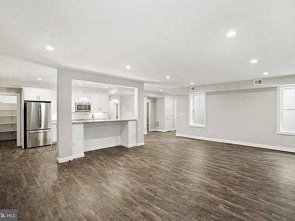 3rd image of 517-517B Great Falls St #2