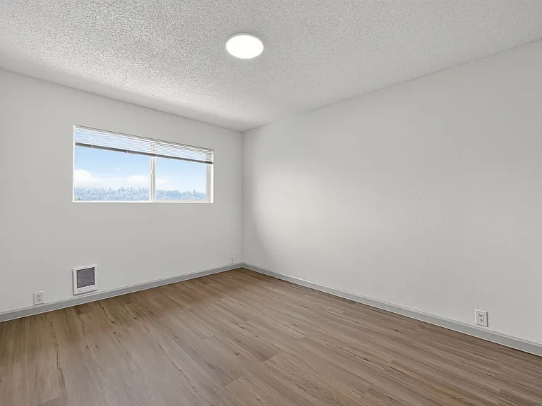 The Clover Apartments — Photo 41