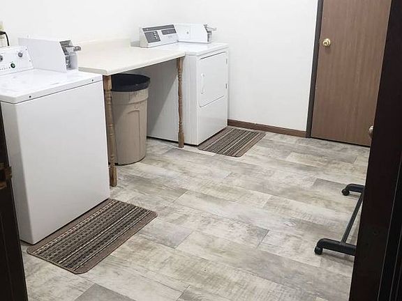 3rd image of 450 S Fairfield Ave #8322324