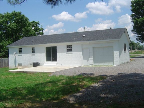 3rd image of 1060 Unionville Deason Rd
