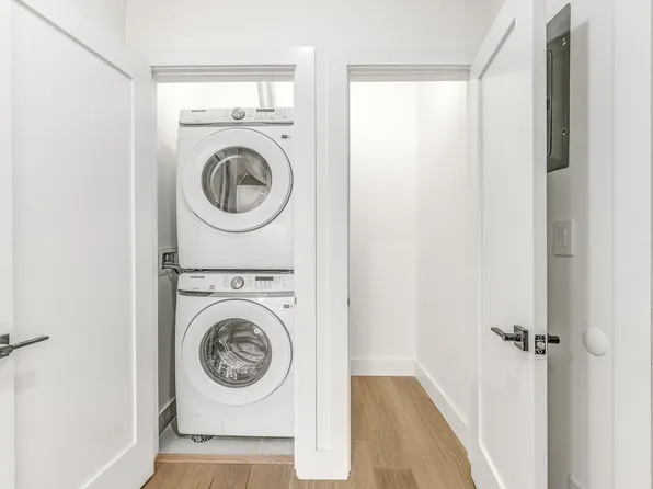 25-14 Newtown Avenue image 3 of 9