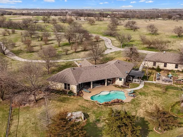 9711 Jim Christal Rd, Krum, TX 76249