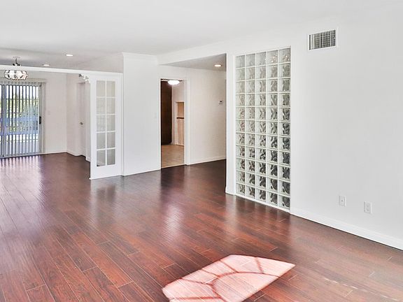4th image of 20215 Leadwell St