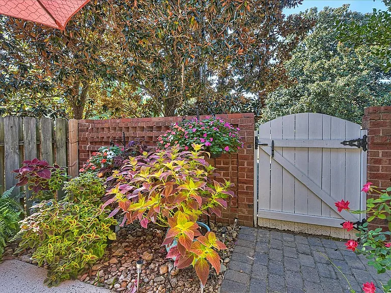 2723 Dilworth Heights Ln — Photo 10