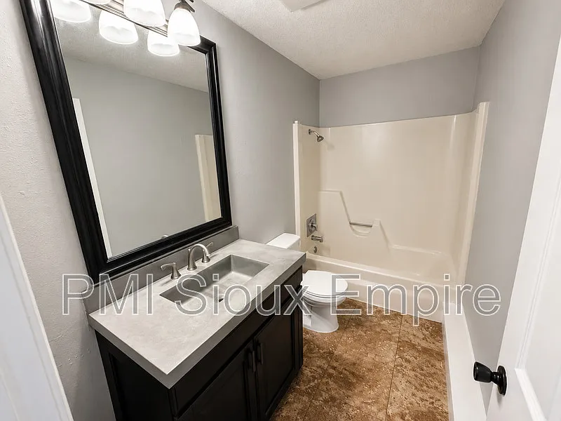 2 bed, 1.0 bath, 850 sqft, $800 — Photo 3
