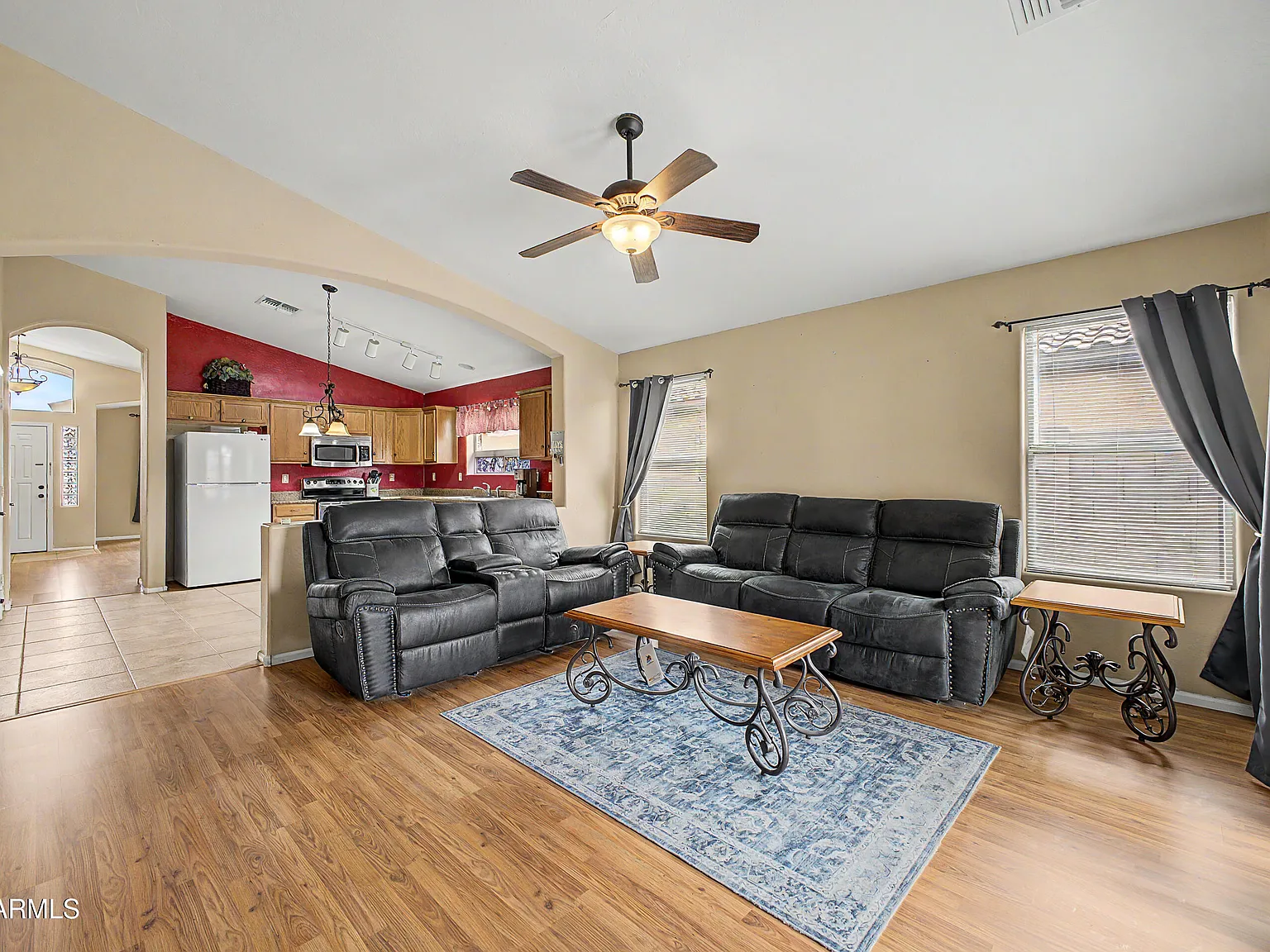 3 bed, 2.0 bath, 1533 sqft, $2,300 — Photo 3
