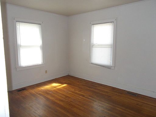 4th image of 4012 Wooddale Ln