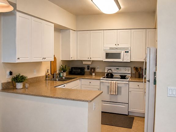 4th image of 8777 Costa Verde Blvd
