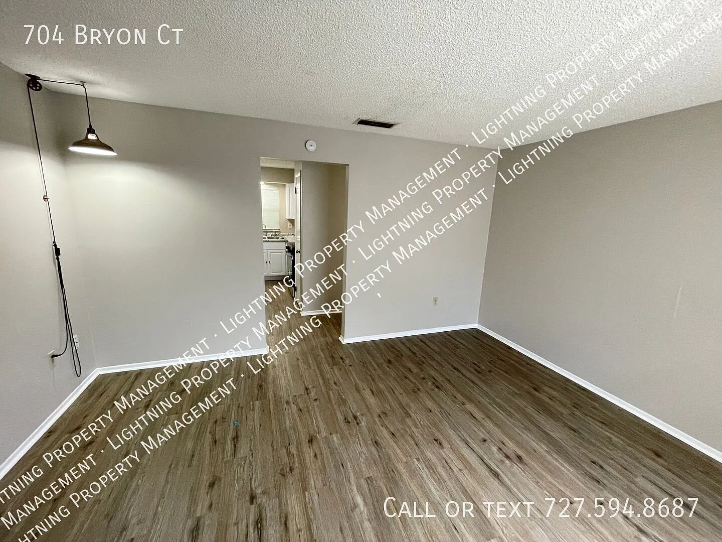 2 Bed Apartment Near Downtown Lakeland — Photo 2